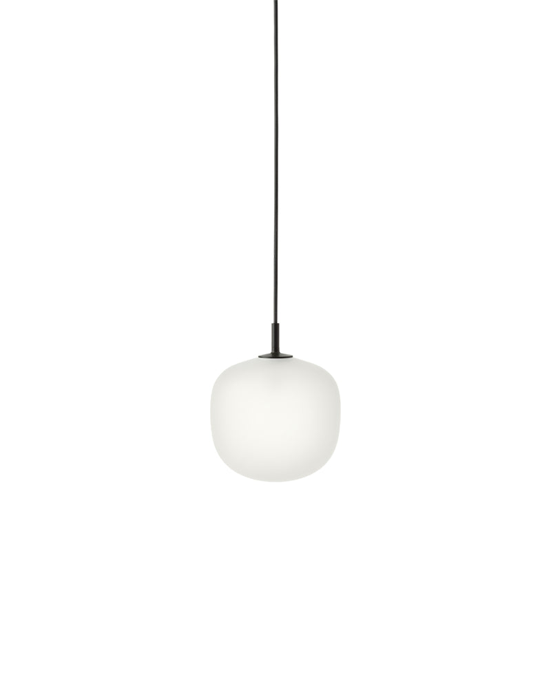 Rime Muuto sort pendel lampe ø18 i halvtransparent sandblæst glas til frisørudstyr